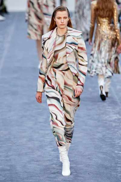 Look 43